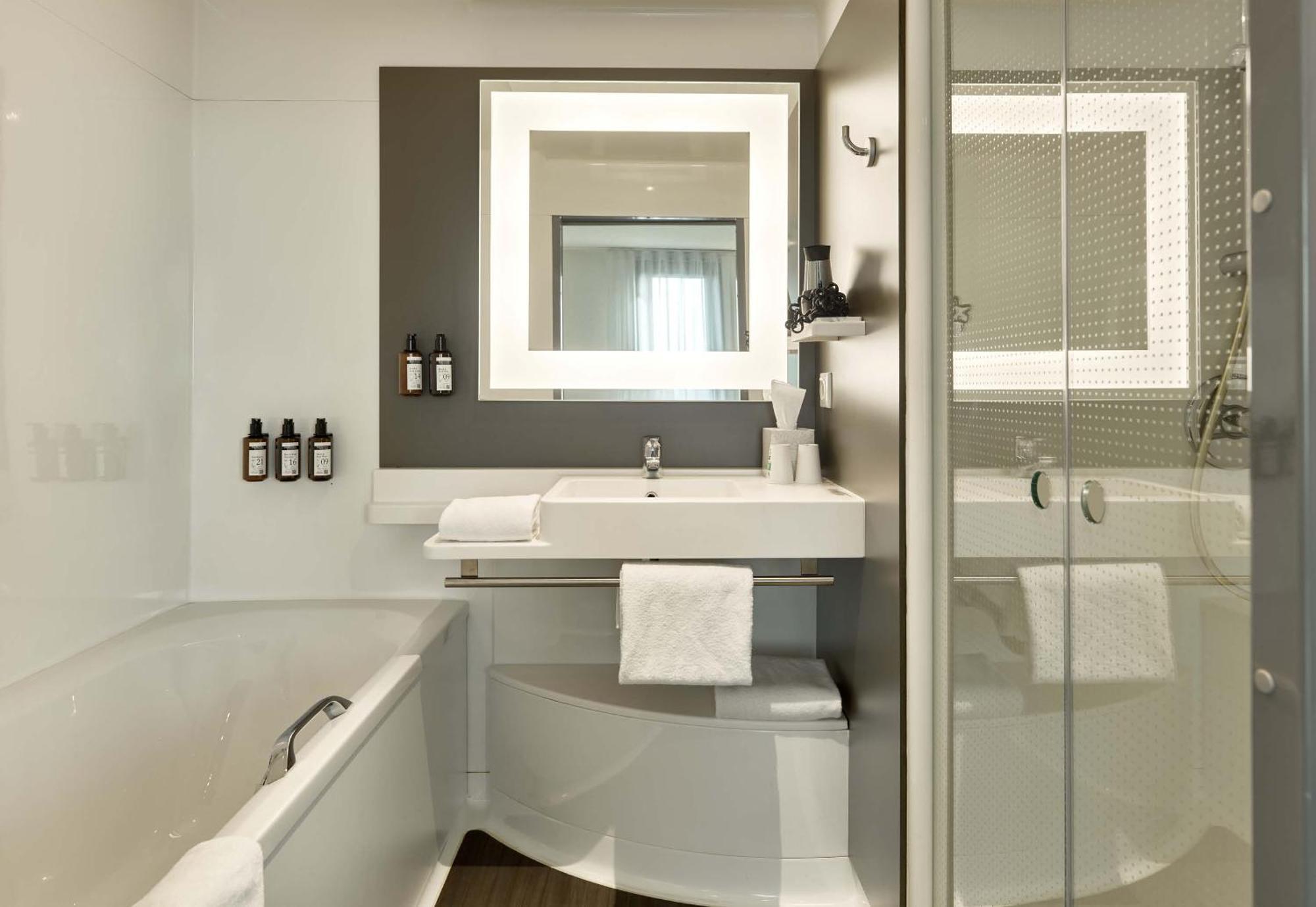 Novotel Suites Paris Vélizy Extérieur photo