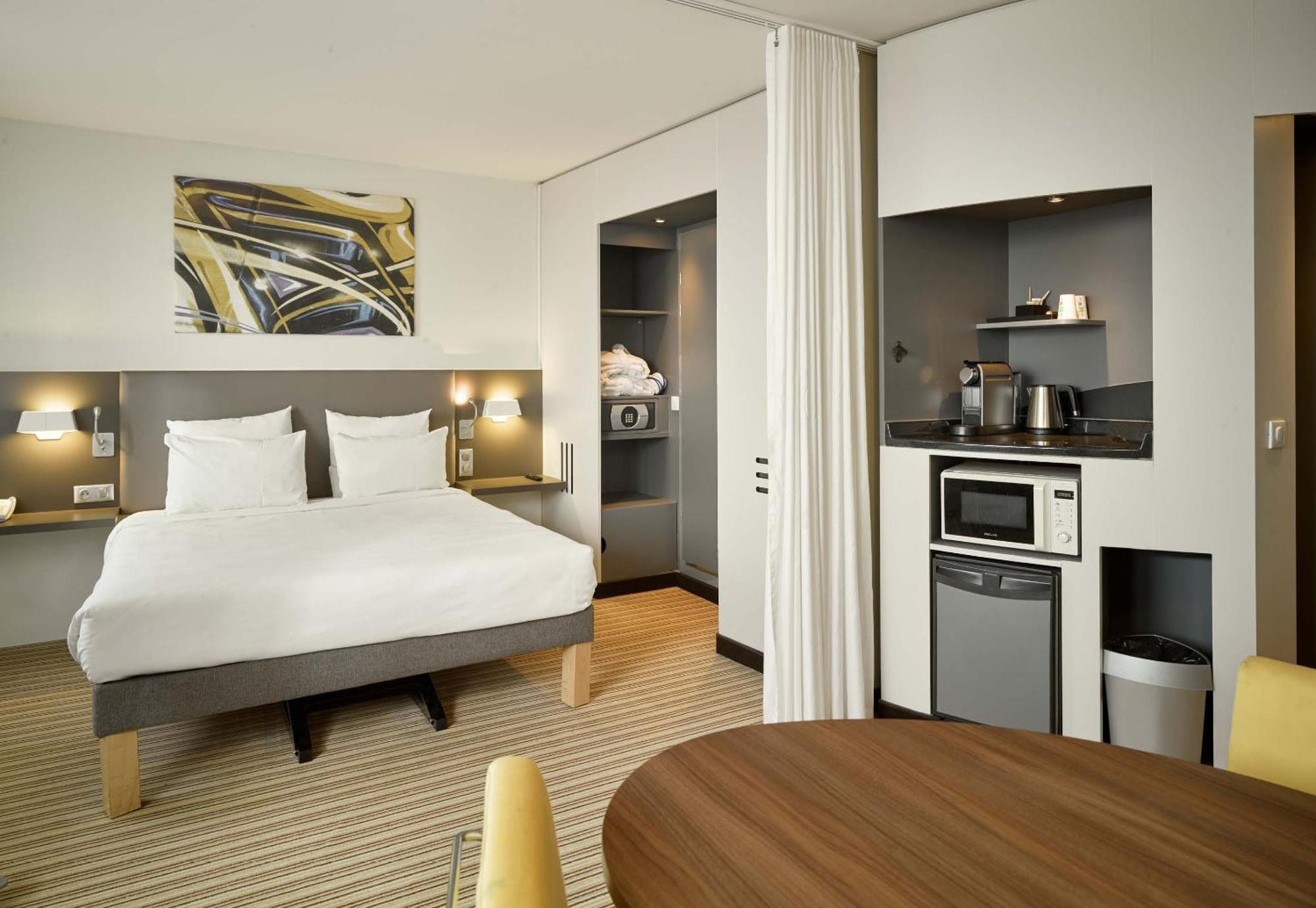 Novotel Suites Paris Vélizy Extérieur photo